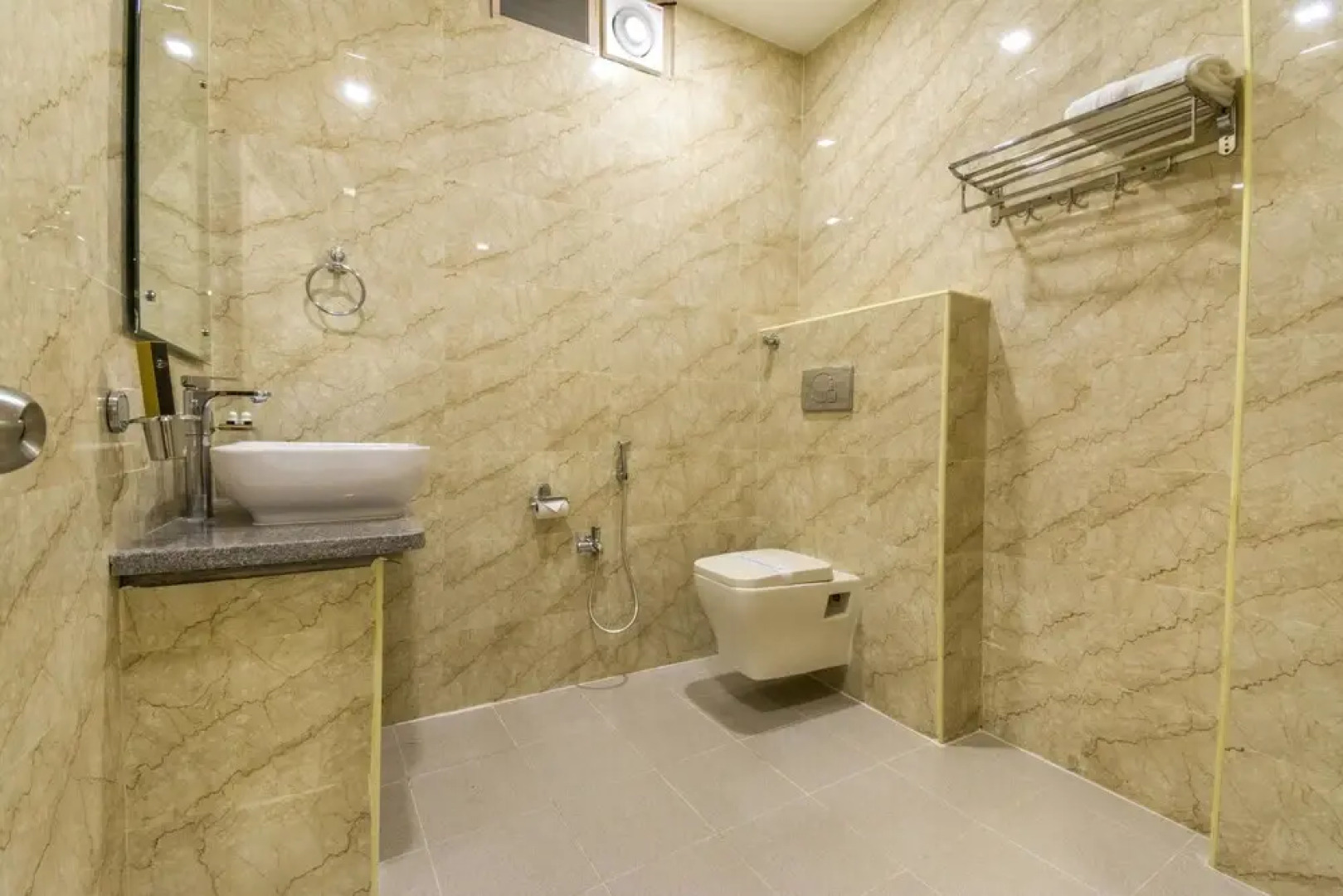 K & M International Business Hotel