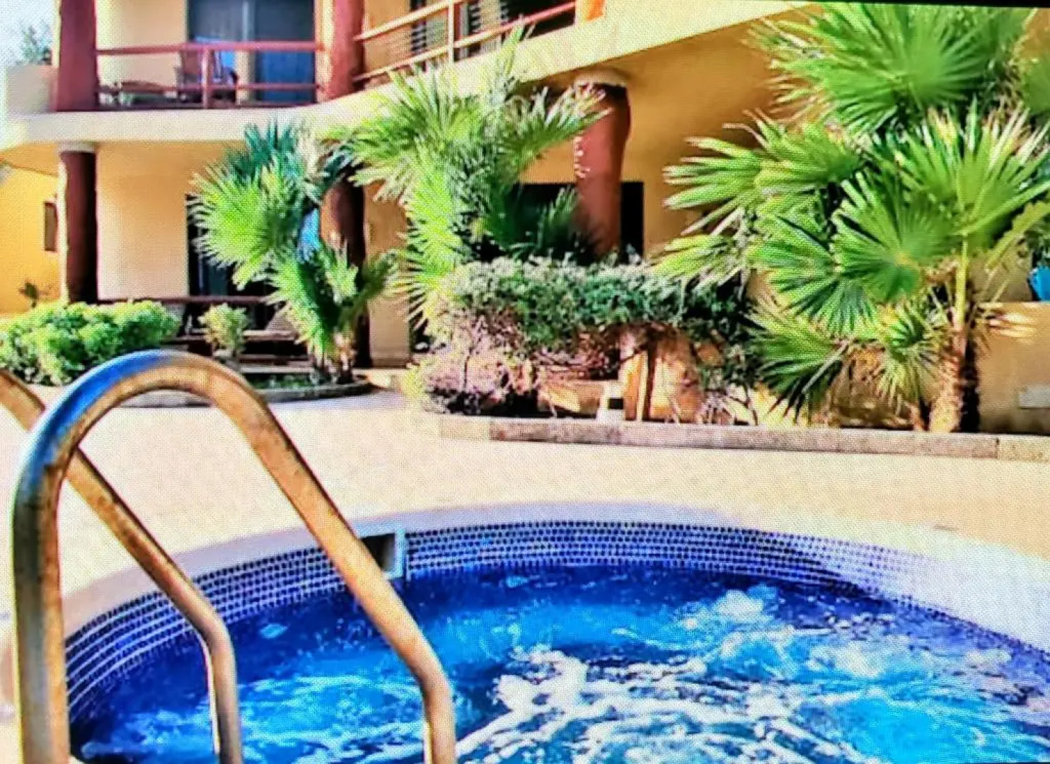 Villa Jaguar Beachfront Luxery 2b2bth SUPER LUX Pool jacuzzi