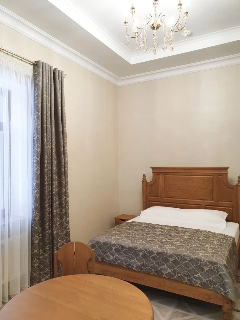 Anna and King  (on Zheleznodorozhnoy)