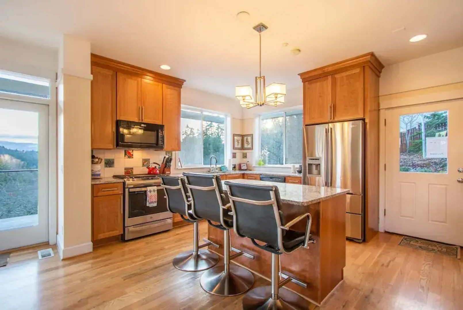 Hazel House 4 Bedroom Home by RedAwning