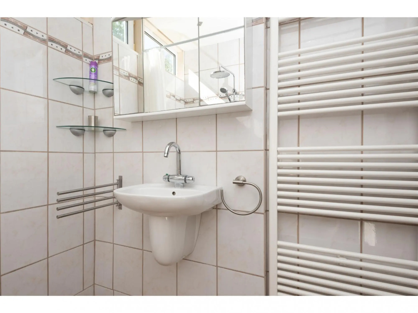 Nice Holiday Home in Quiet Park near Veerse Meer