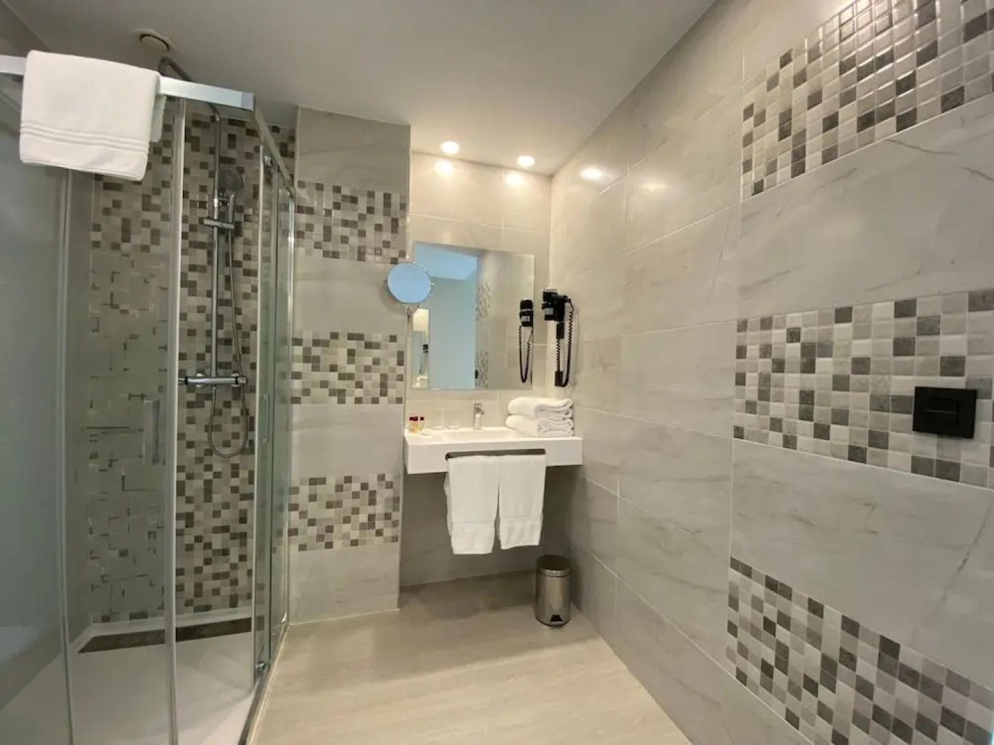 Отель New Bilbao Airport