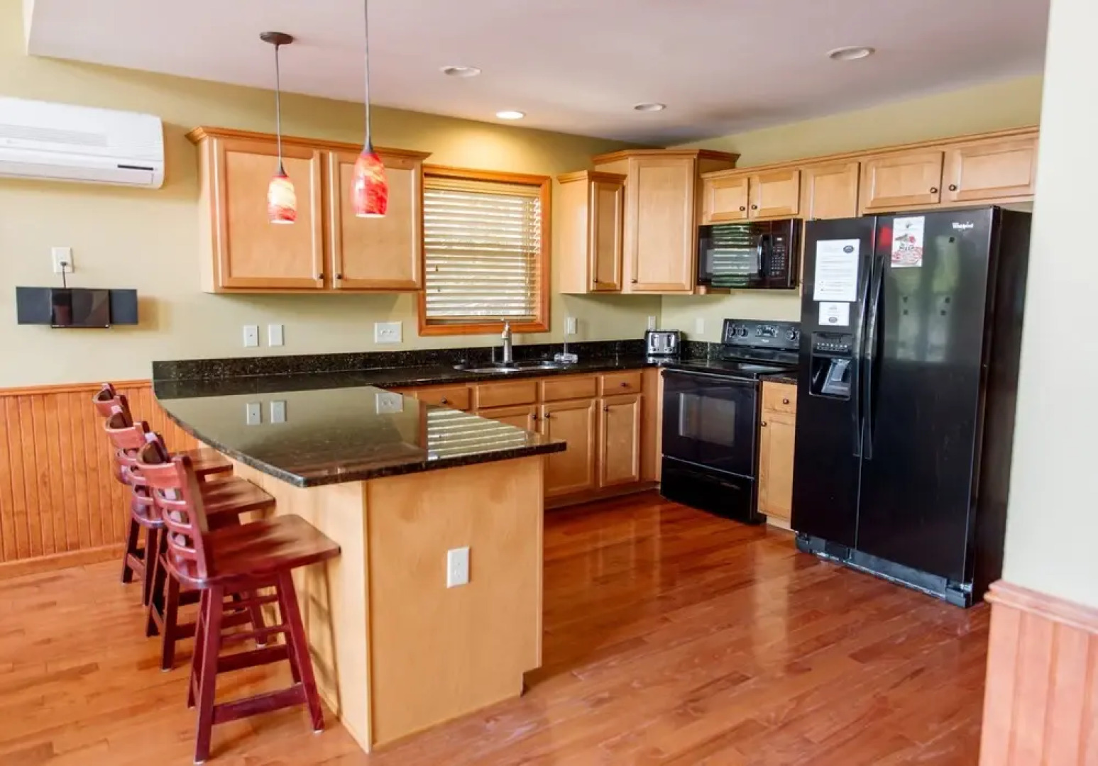 Boulder Field Lodge ~ HOT TUB ~ Free Linens