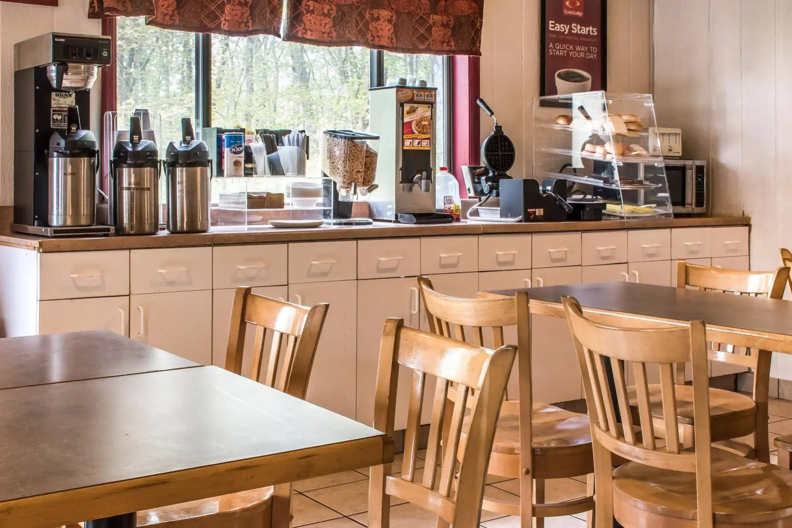 Econo Lodge Inn & Suites White Haven