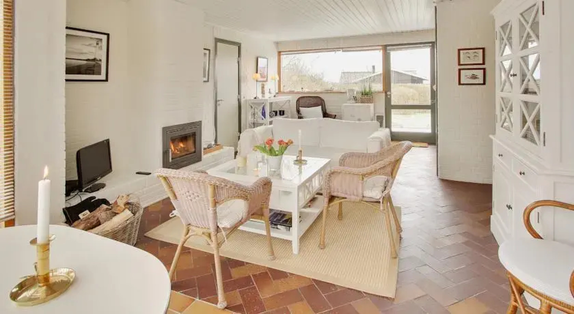 Anemone 54 Holiday House