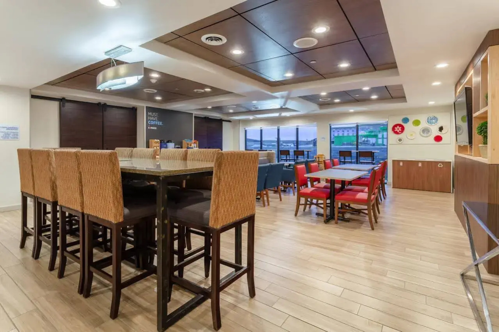 Holiday Inn Express & Suites Cedar Falls - Waterloo by IHG