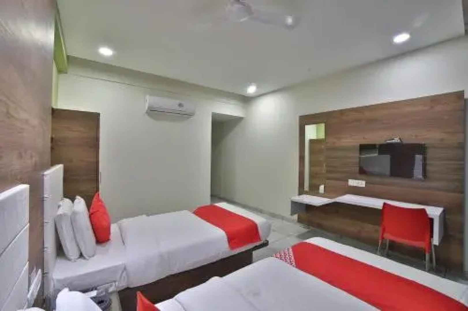 OYO 28294 Hotel Milan Food Court