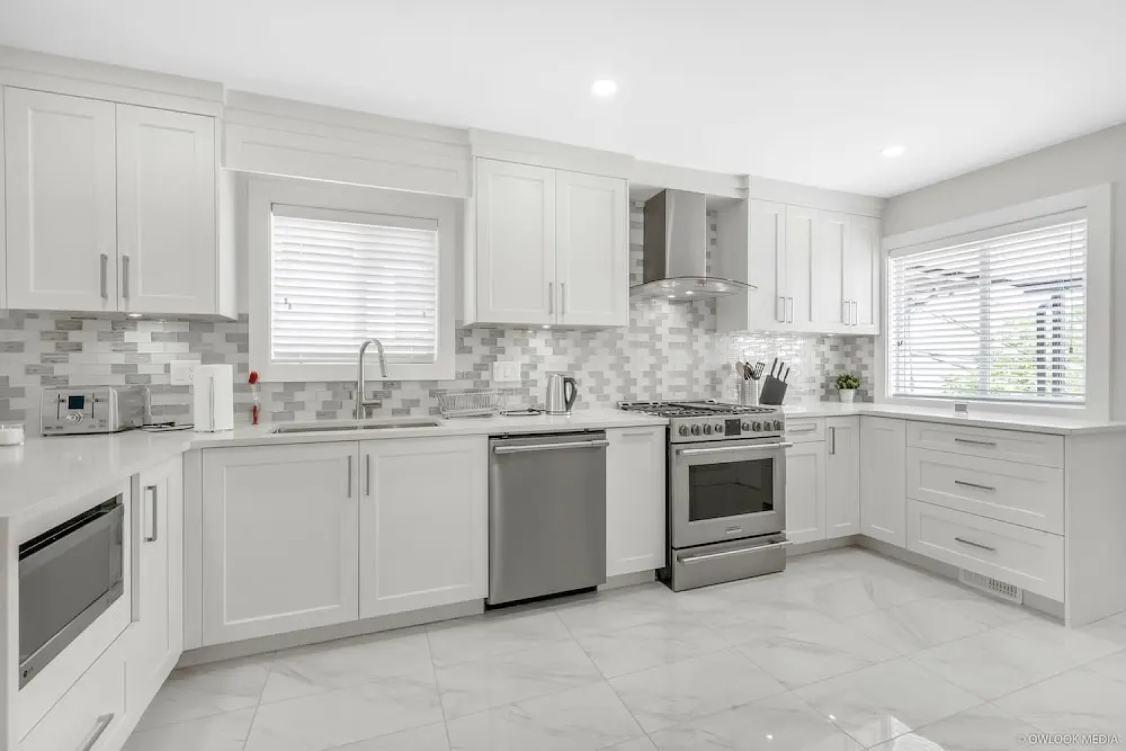 Mountain & Ocean View in Gorgeous Home by Elevate Rooms