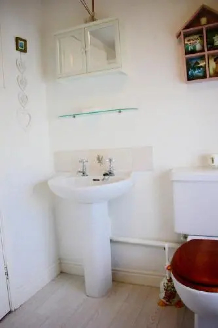 Romantic Flint Cottage on the Suffolk Coast