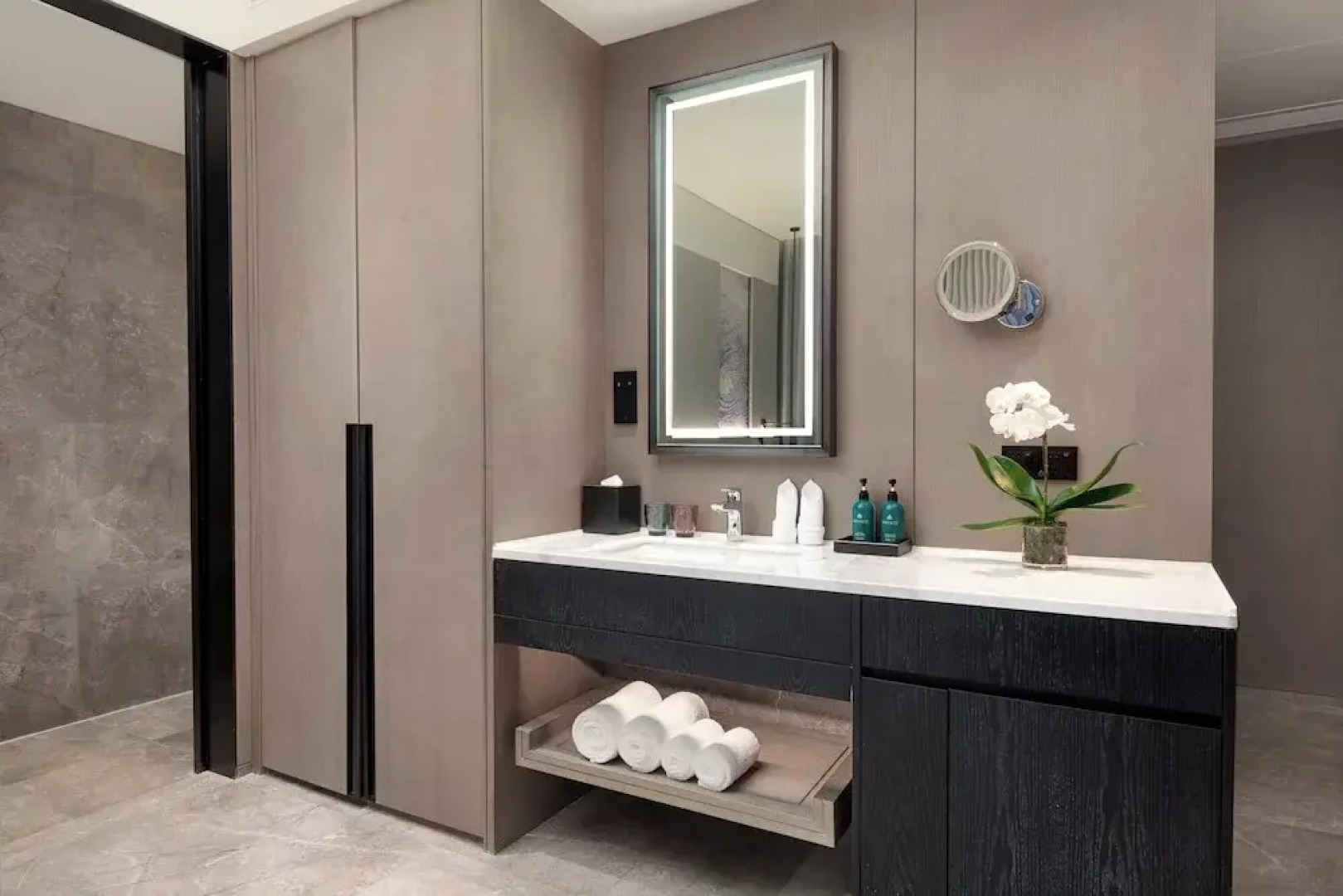 Crowne Plaza JINGMEN by IHG