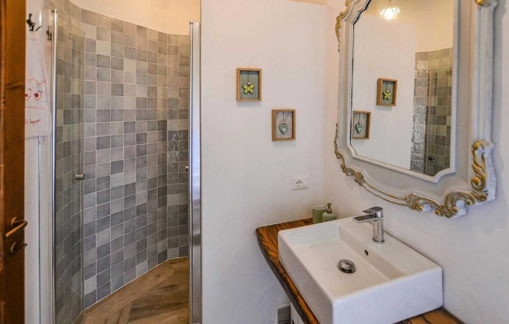 Stunning Home in Arezzo With 5 Bedrooms, Jacuzzi and Wifi