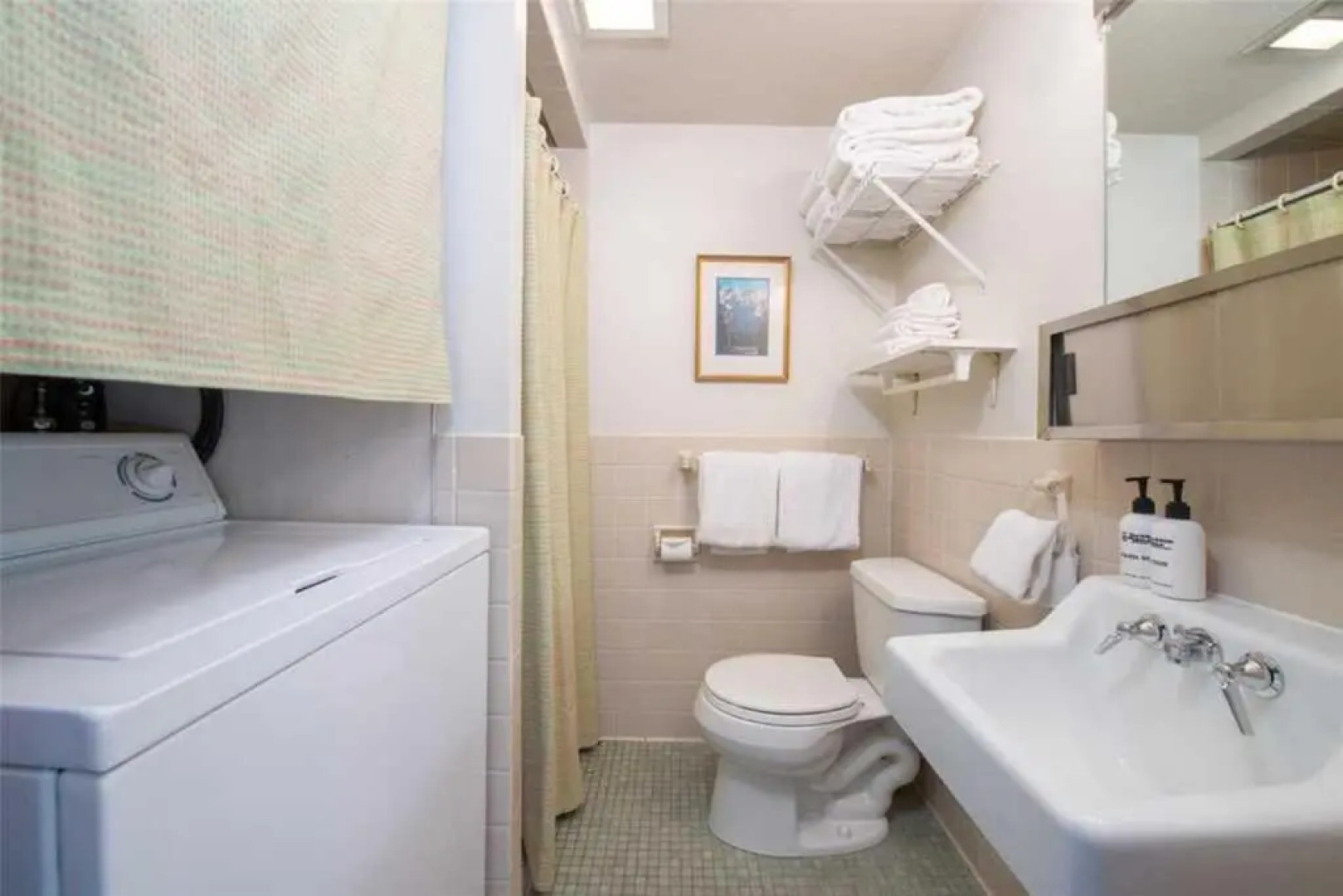 JHRL - Slope-side Whiteridge B5 Condo - Walk to Tram