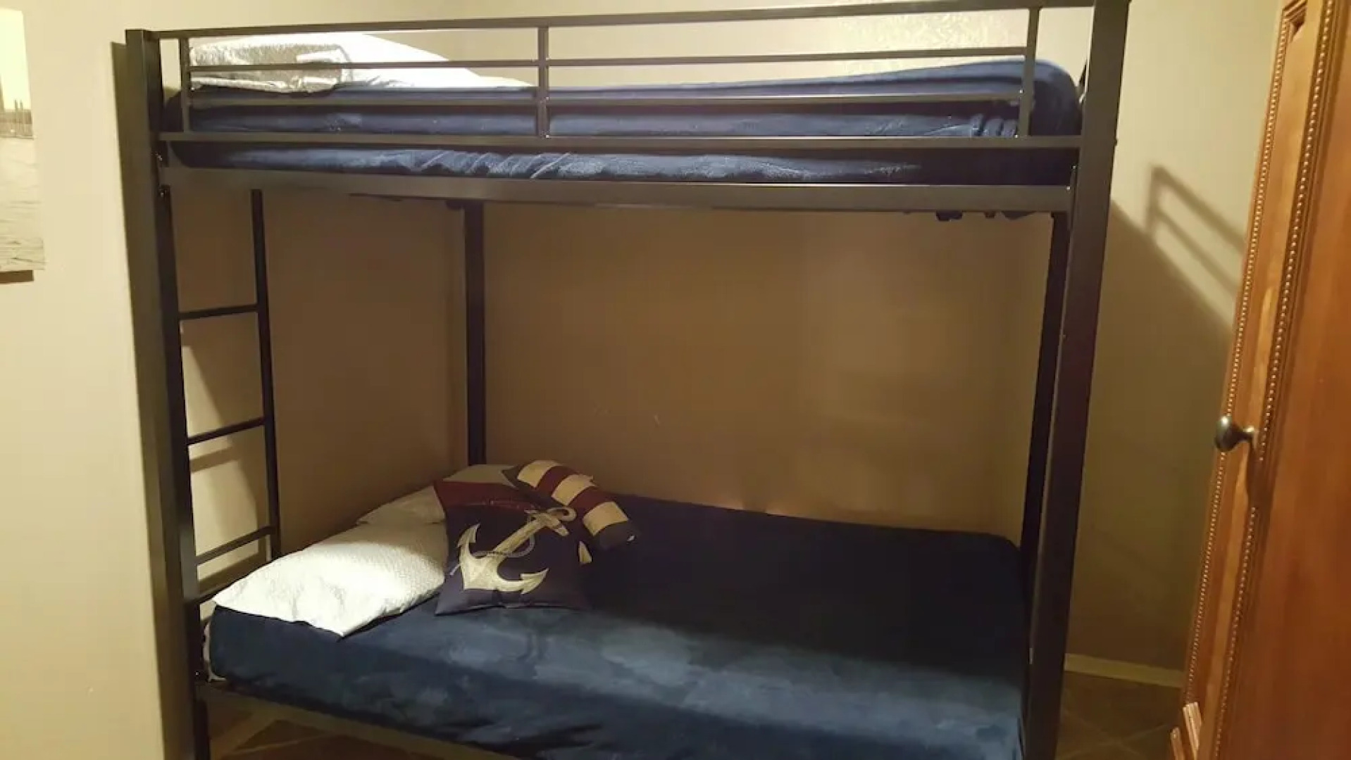 Waterfront Listing - 3 Bedroom 3 Bath on Secluded Private Cove,great Location