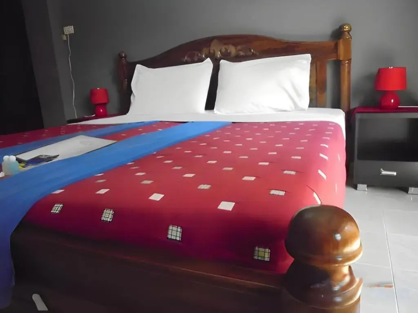Robin’s Nest Guesthouse & Restaurant