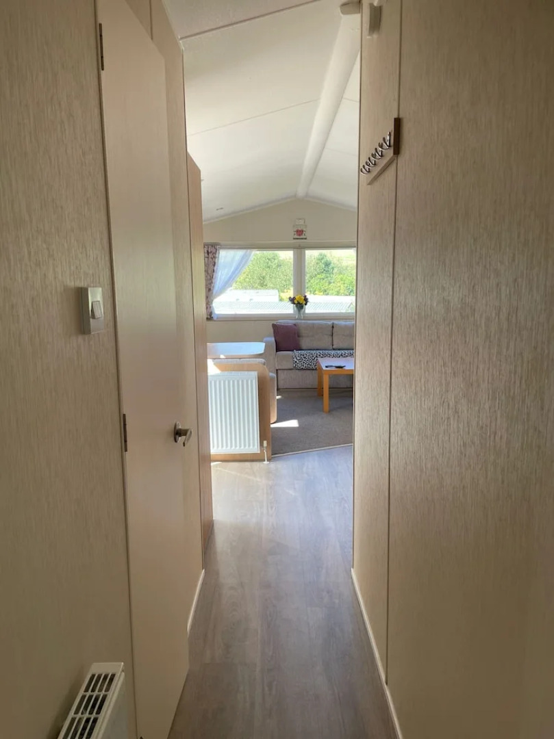 Caravan - Sleeps 6 & Parking