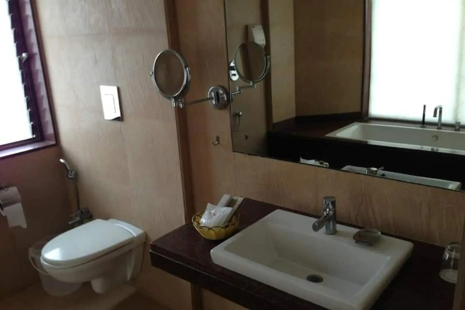 Avisa Nila Beach Resort