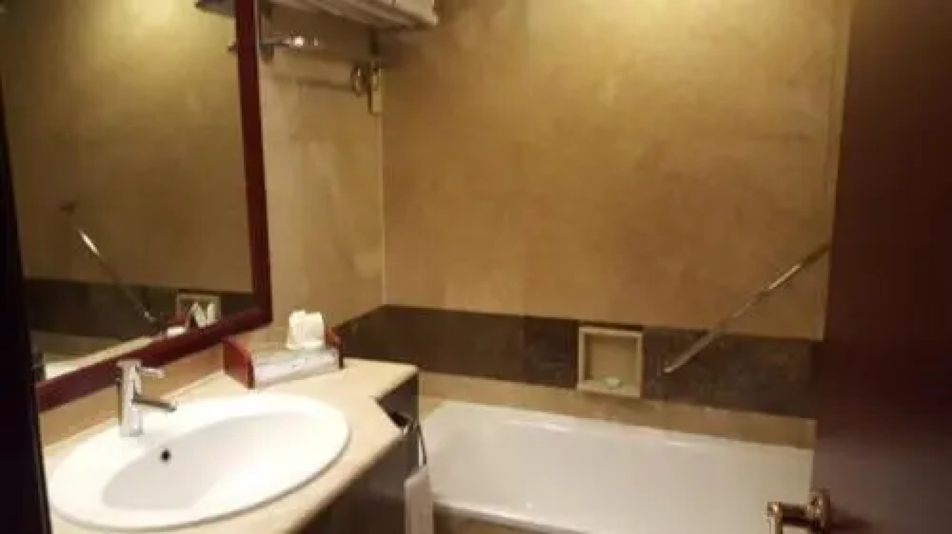 hotel srichakra international