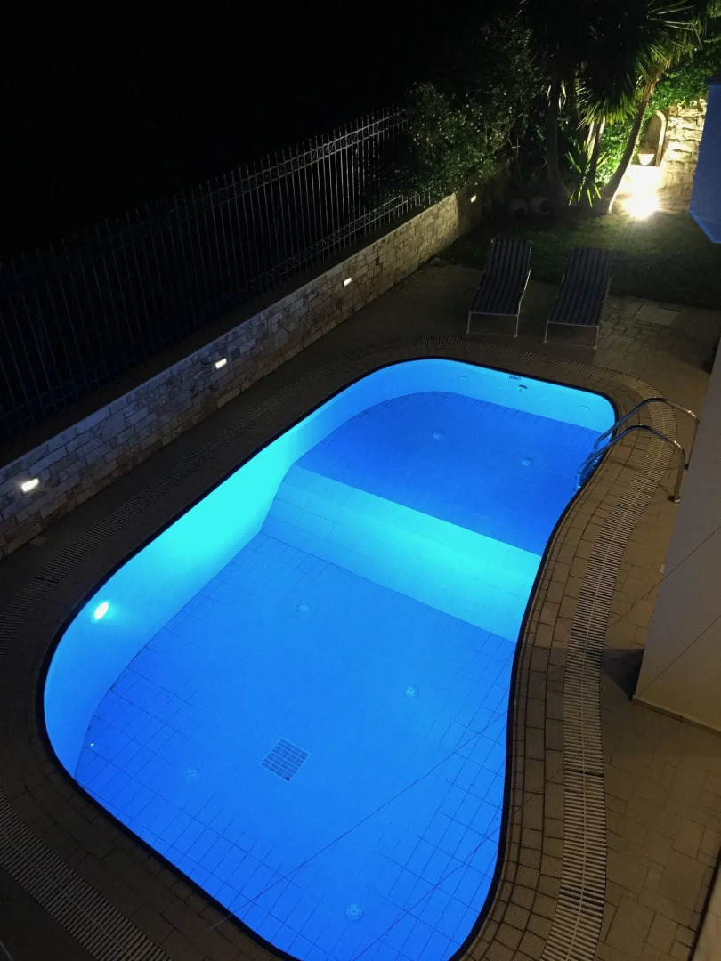 Dim Art Traditional Villa