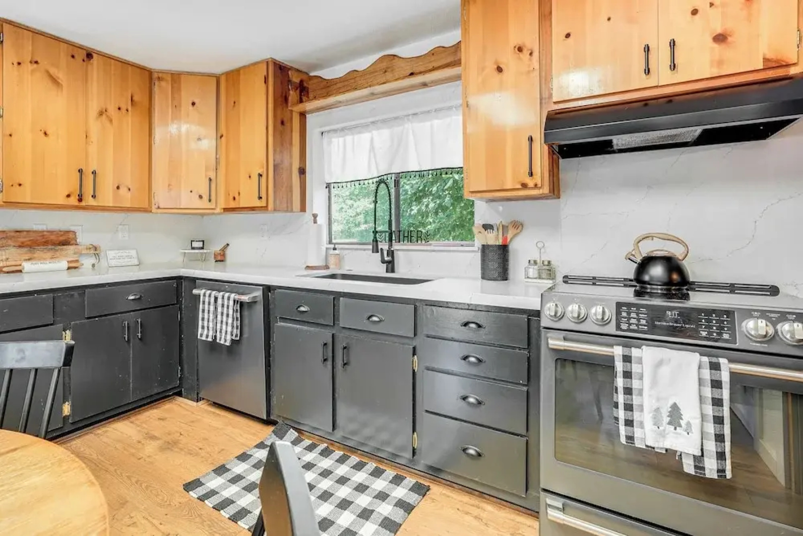 Hike, Ski & Fish: Charming Cabin in Twain Harte!