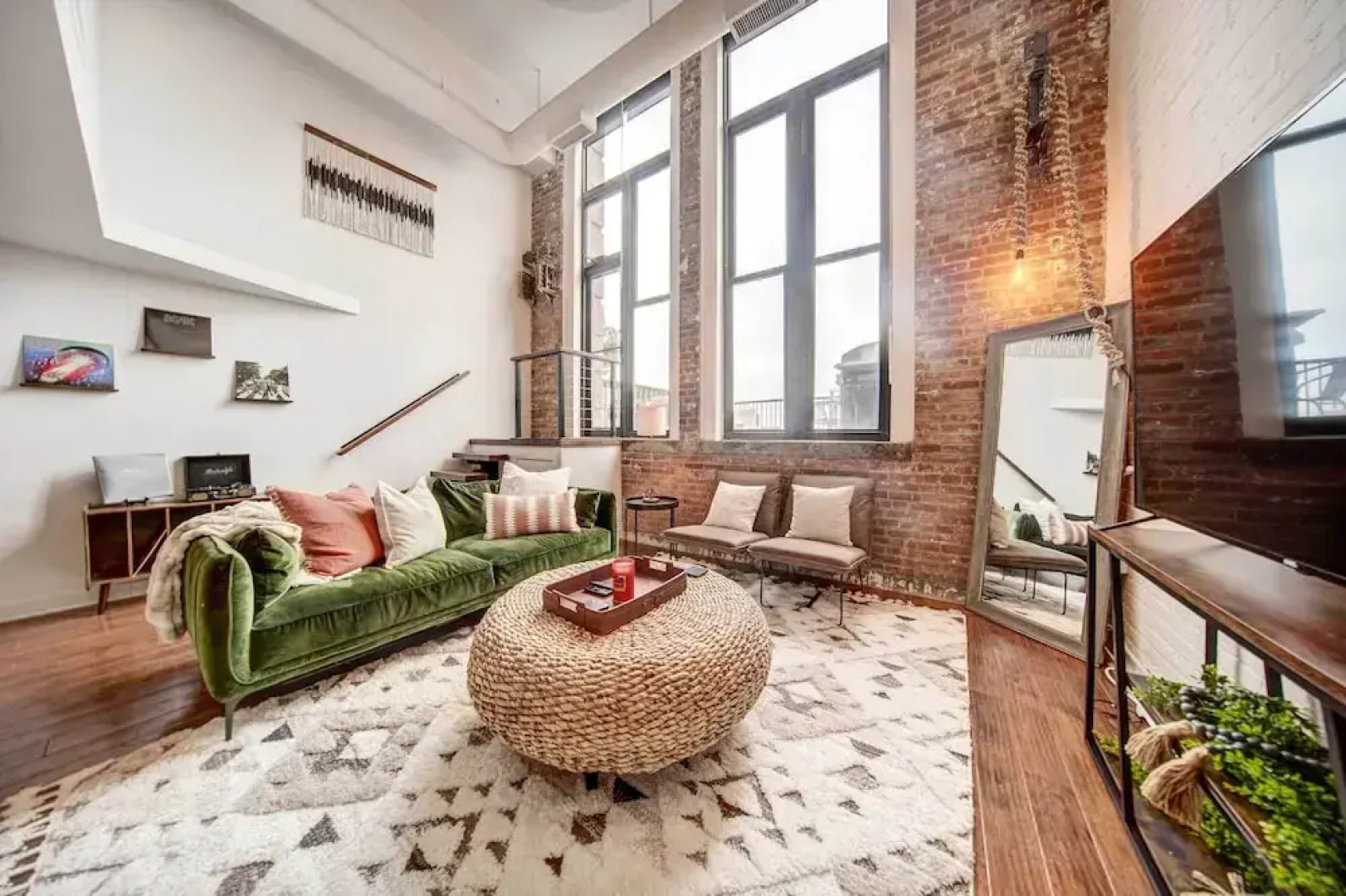 Waterfront Cleveland Apt ~ 1 Mi to Downtown