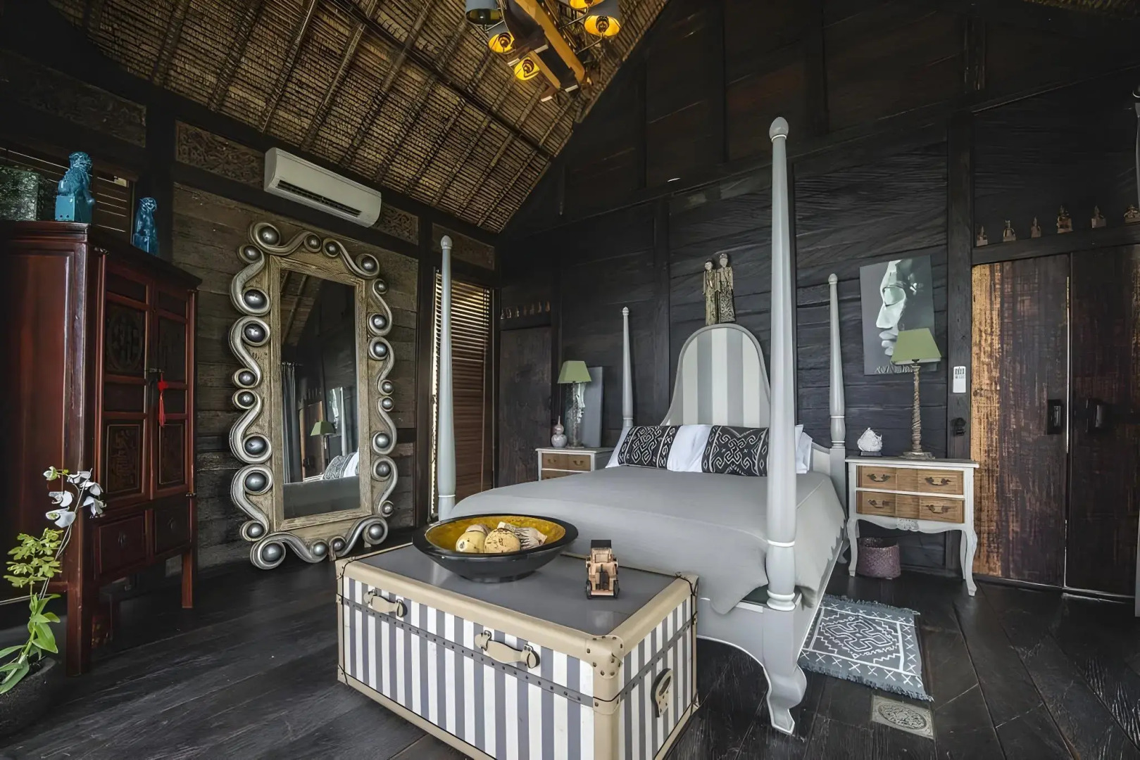 Absolute Beachfront Romantic Villa Laut