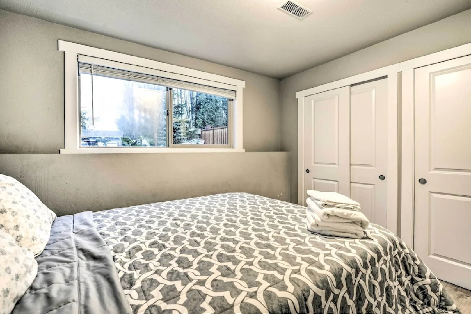 Spacious Kent Home ~ 17 Mi to Dtwn Seattle!
