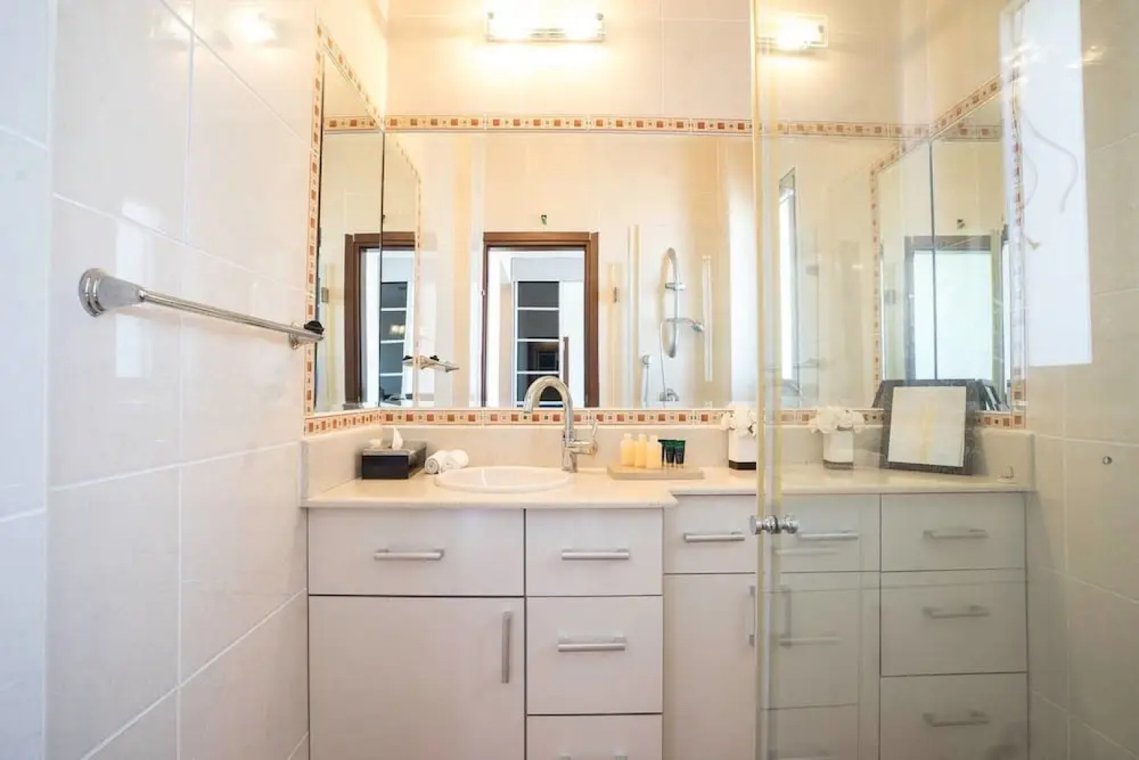 Luxury Marina View - Modern and Luxurious View