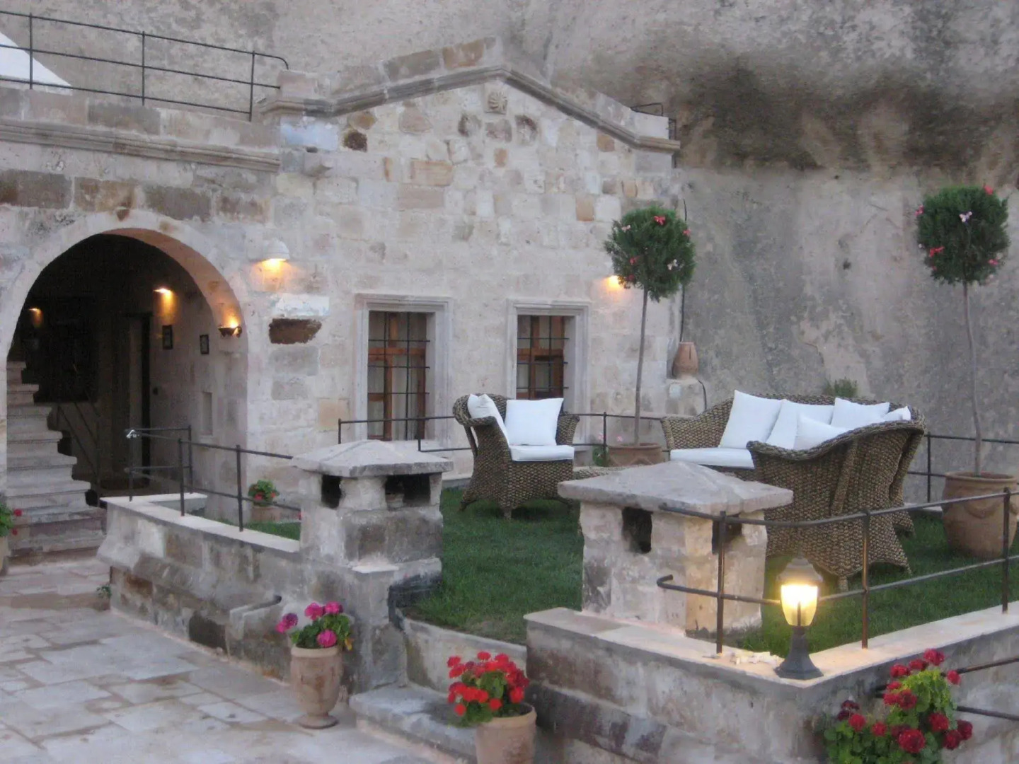 Traveller's Cave Hotel