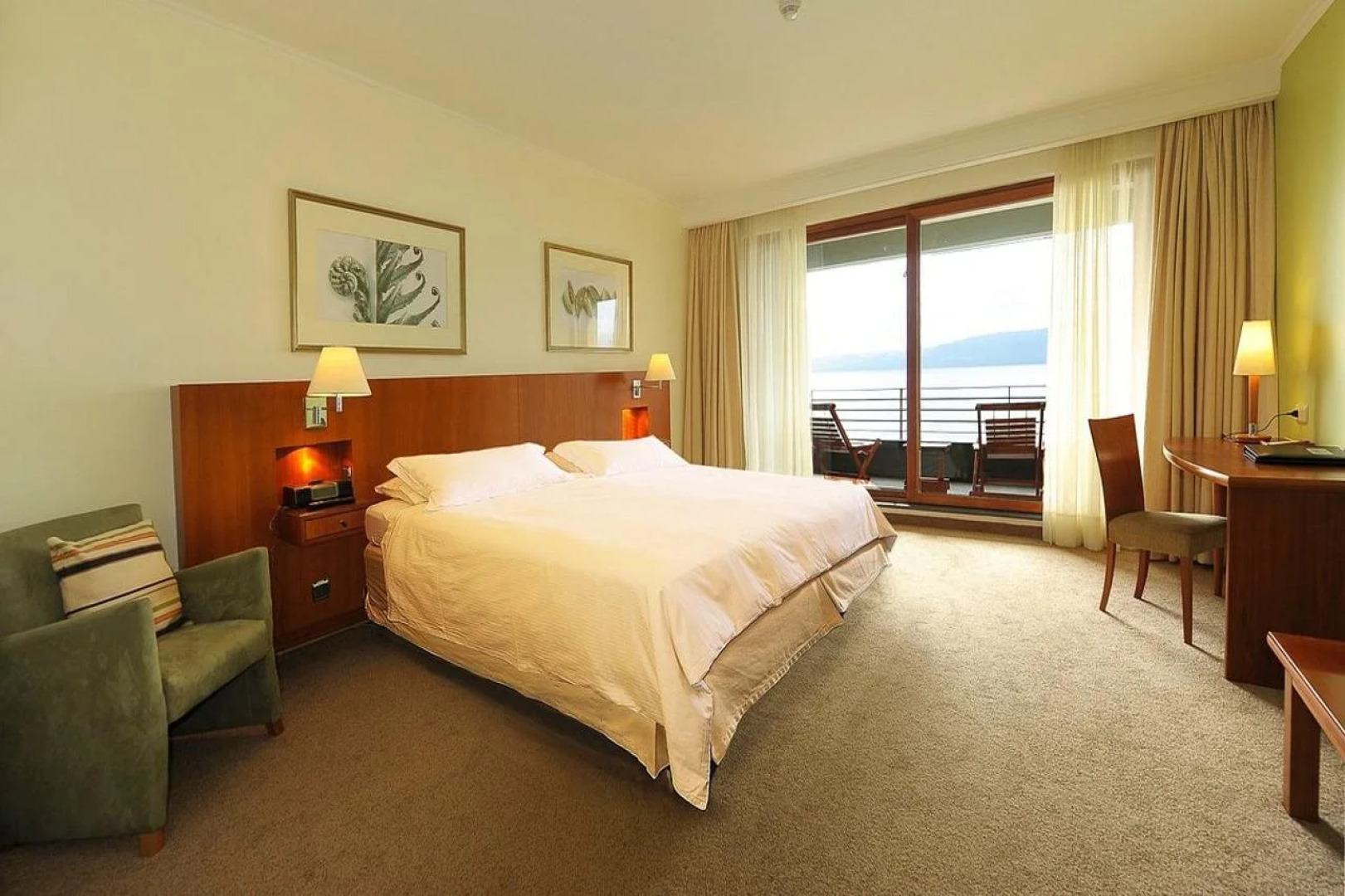 Park Lake Luxury Hotel