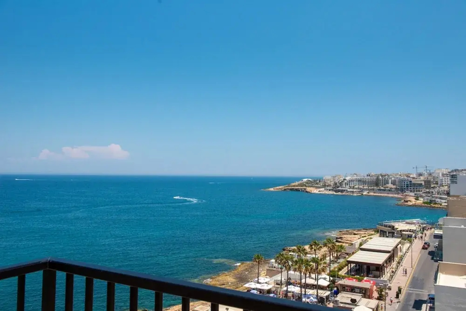 Islet Seafront Penthouse with Hot tub