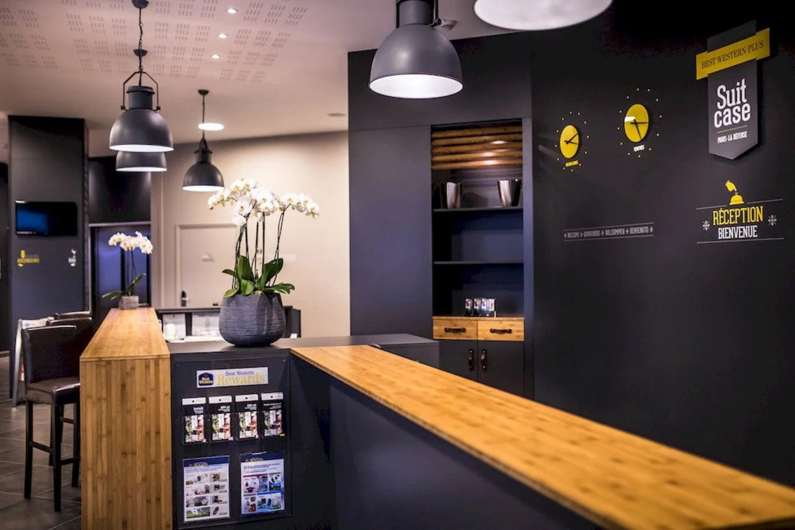 Best Western Plus Suitcase Paris La Defense