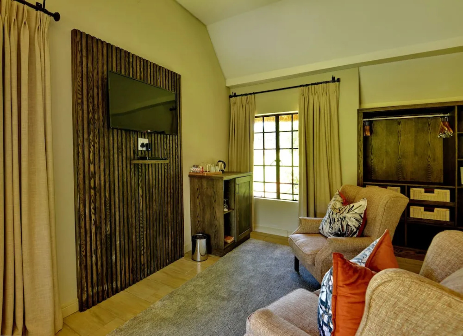 African Hills Safari Lodge & Spa