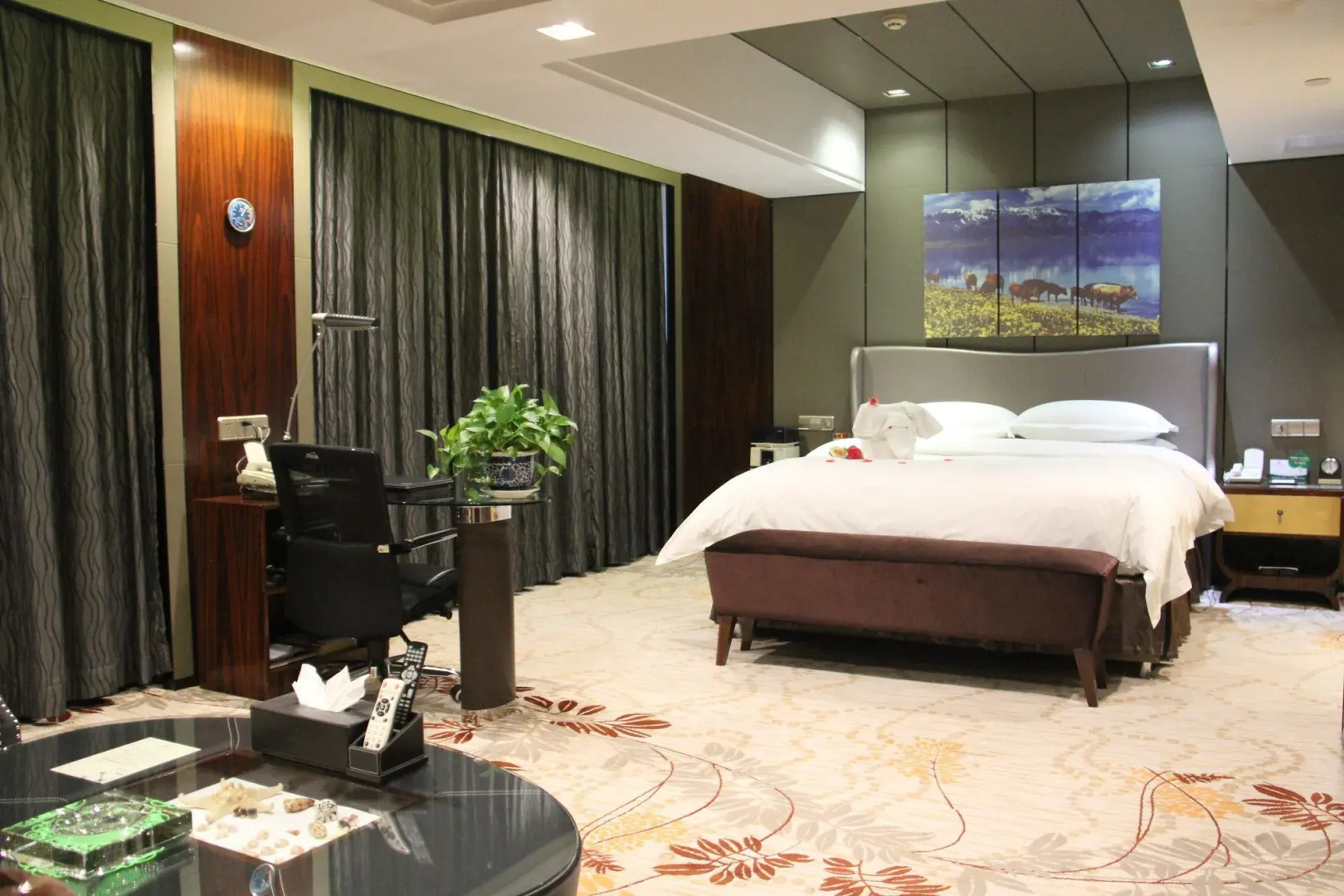 Yili Black Bee Manor Eco Hotel