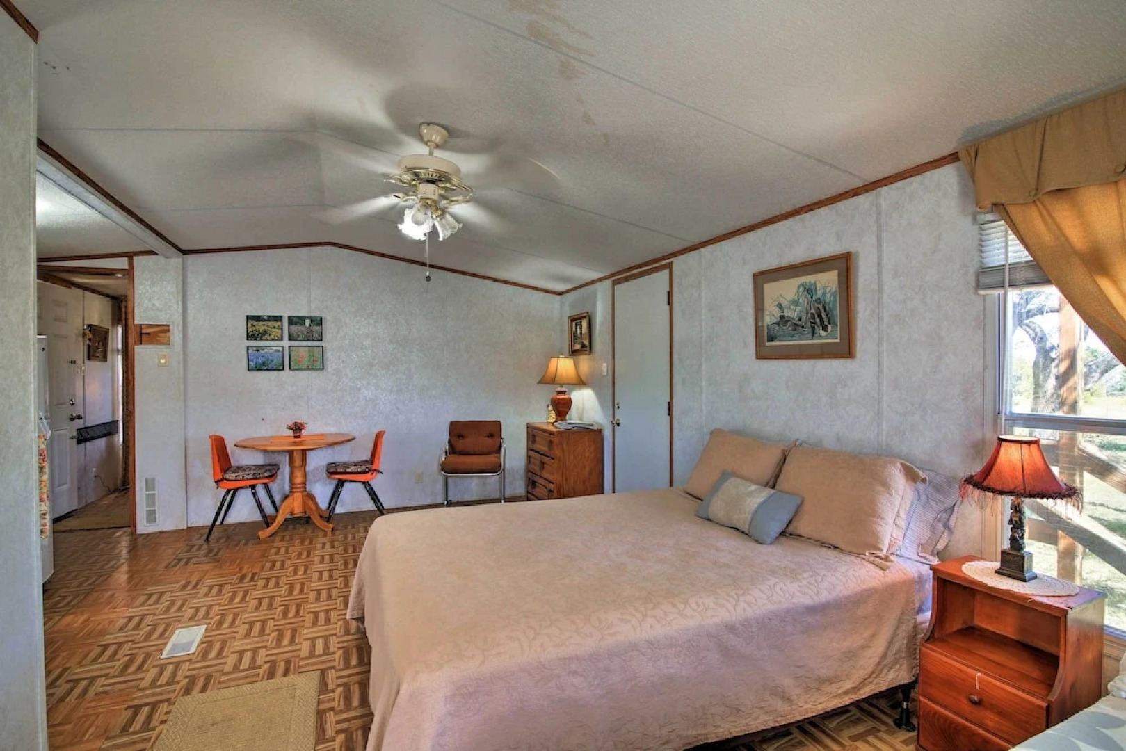 Quiet Utopia Cabin w/ Deck & Mountain Views!