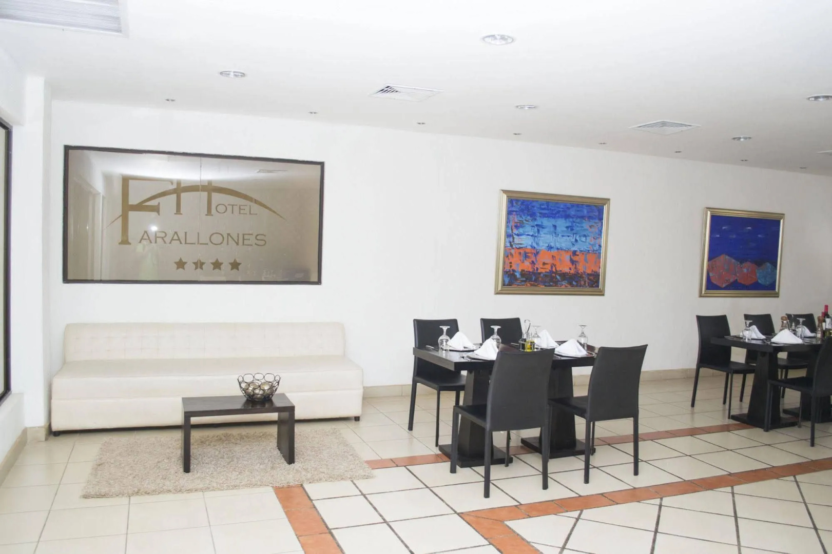 Farallones Hotel