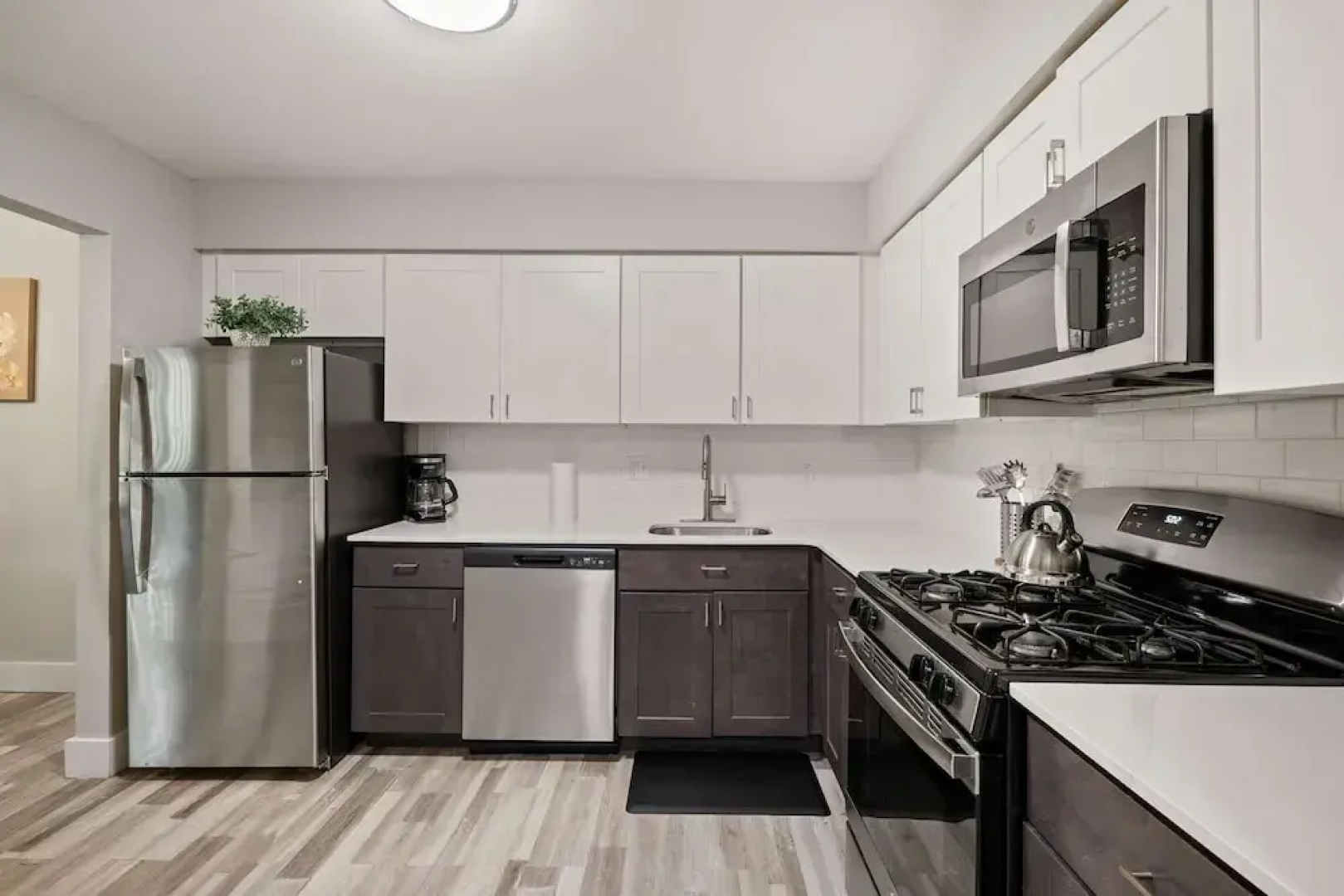Beautiful 2BR 2BA Apartment With Modern Design