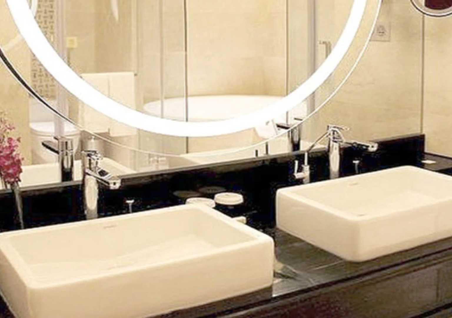 Noble International Hotel