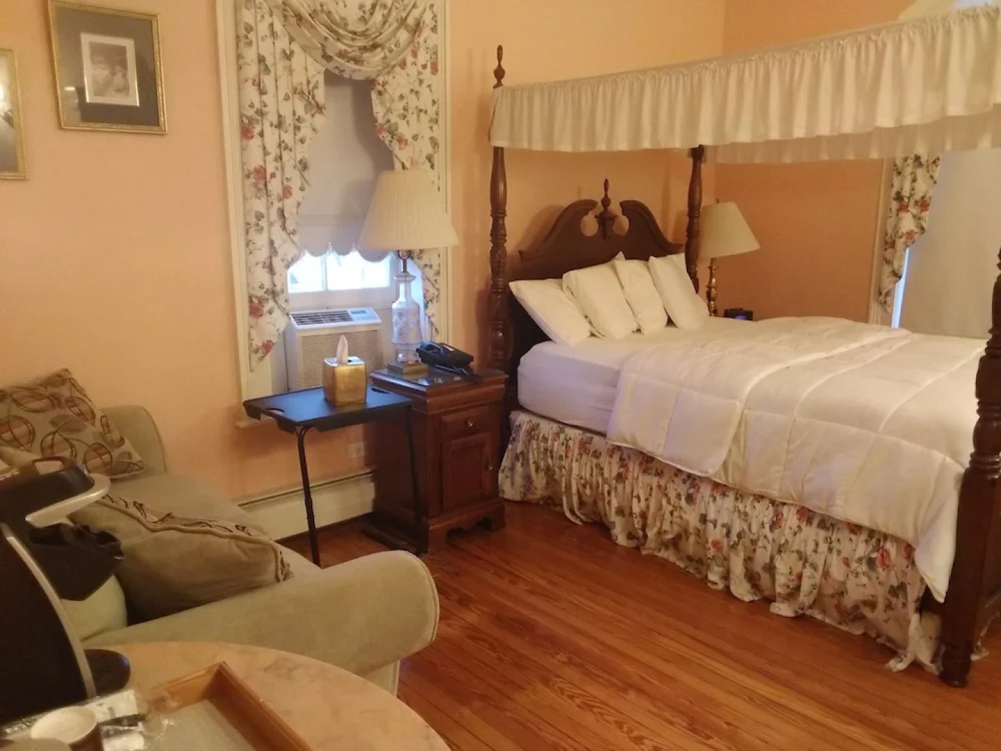 The Carriage House Inn