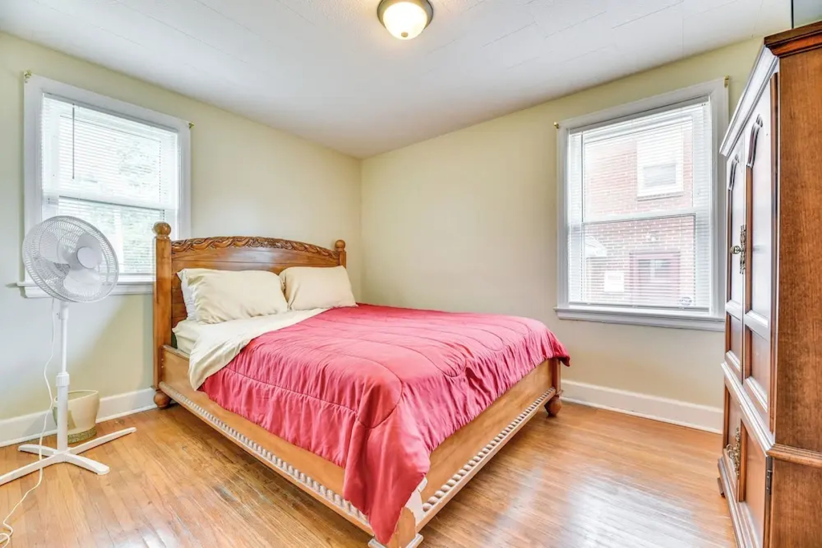 Quiet Cheektowaga Retreat: 23 Mi to Niagara Falls!