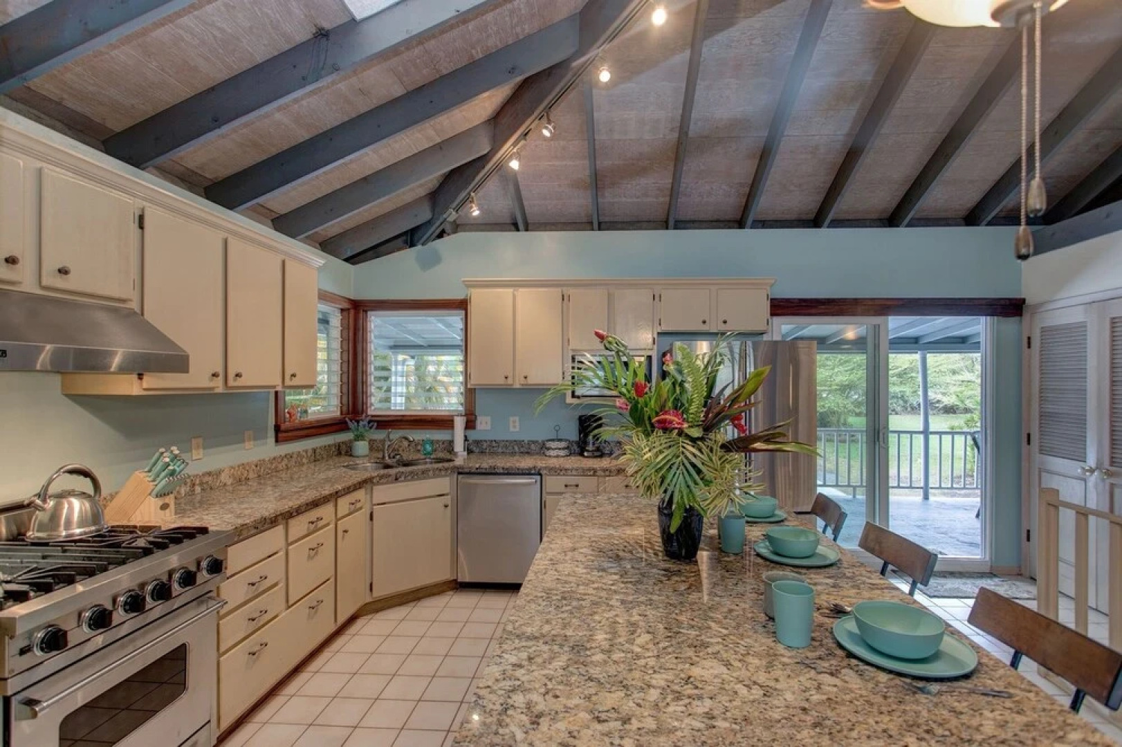 Kaloli Sunrise By The Sea 2 Bedroom Home by Redawning