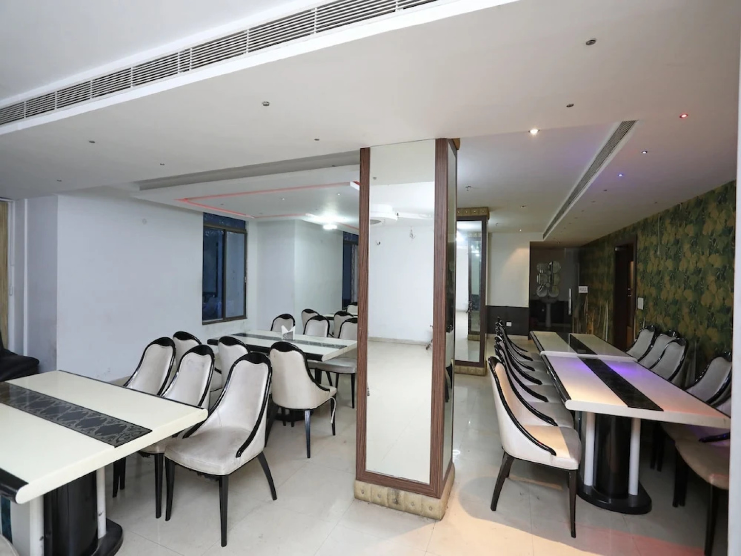 Skylark Hotel by OYO Rooms