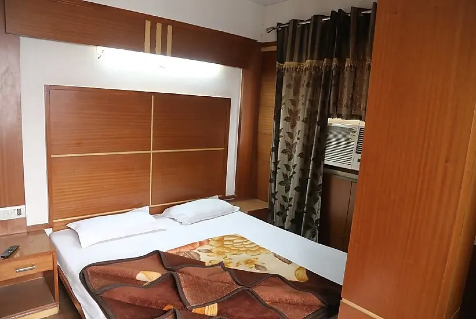 White House Tourist Lodge