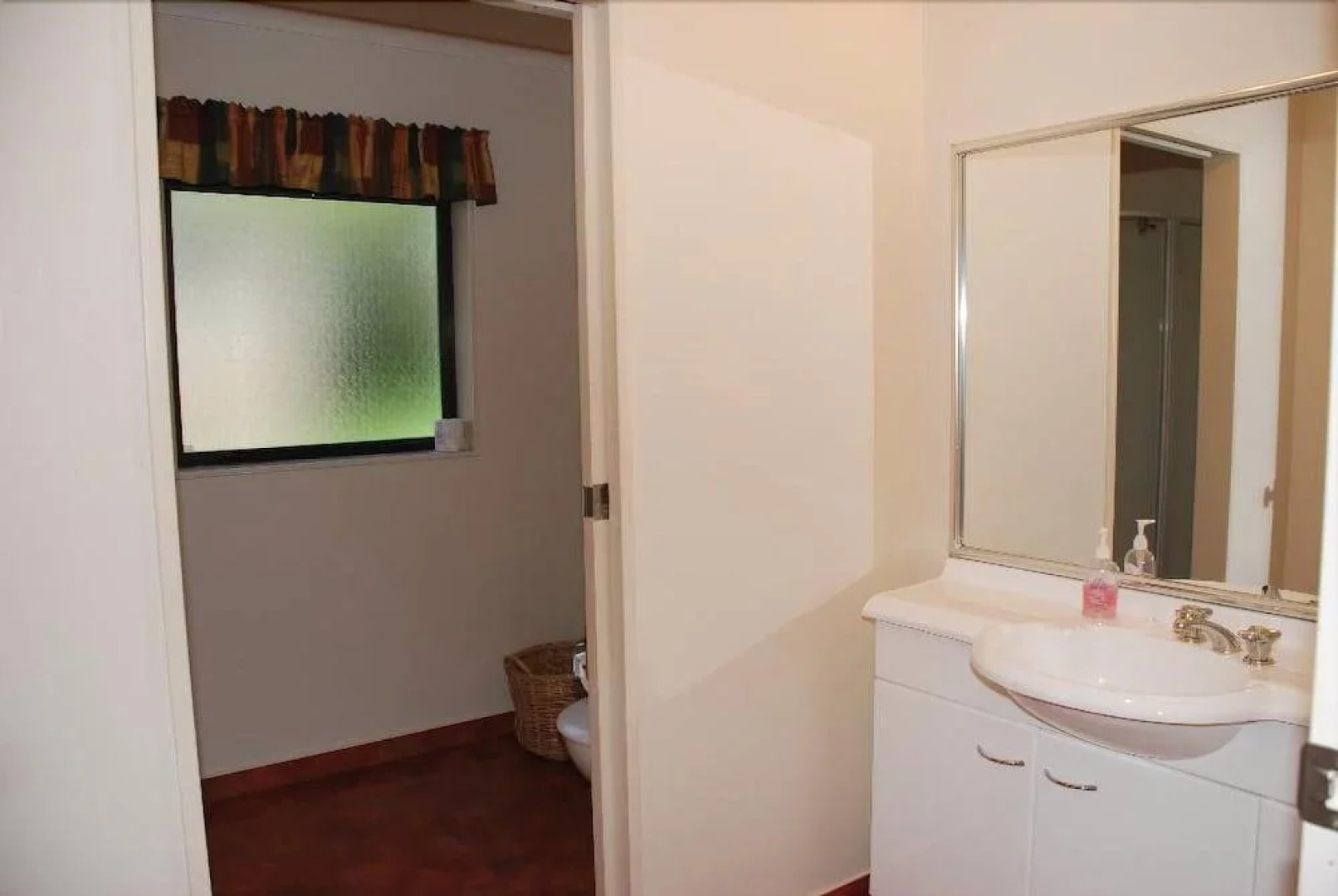 Cottage Park Travel Lodge & Conference Centre