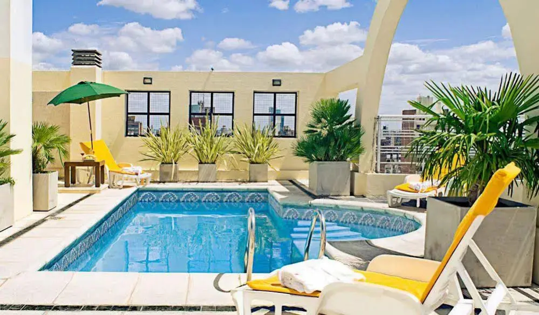 Urquiza Apart Hotel & Suites