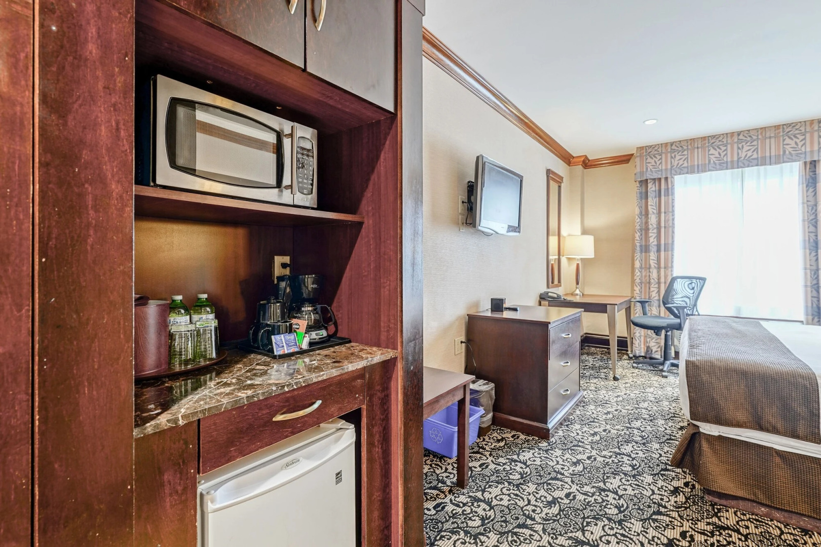 Woodbine Hotel and Suites