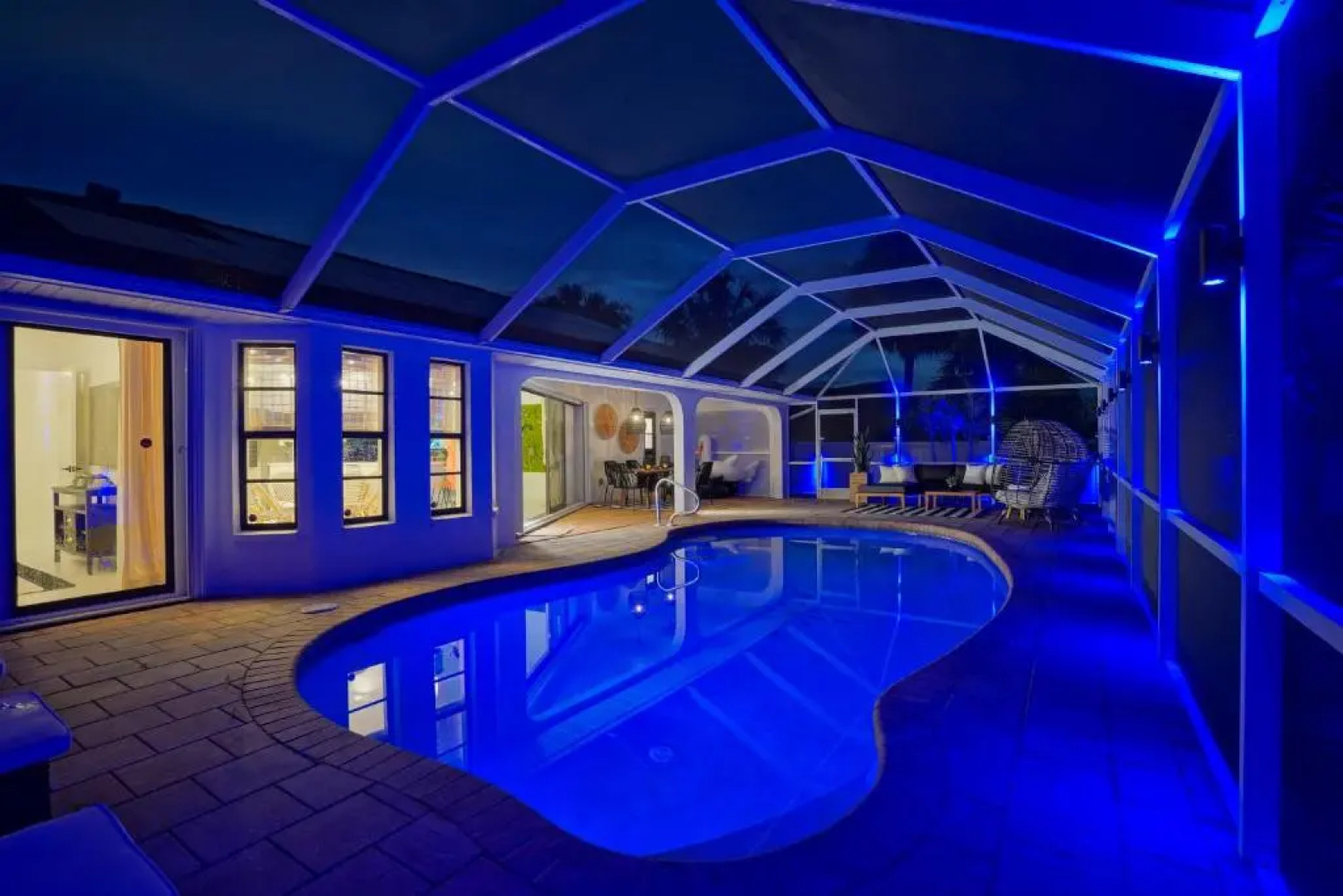 Glamorous 3-Bedroom Villa with Heated Pool Sarasota Area