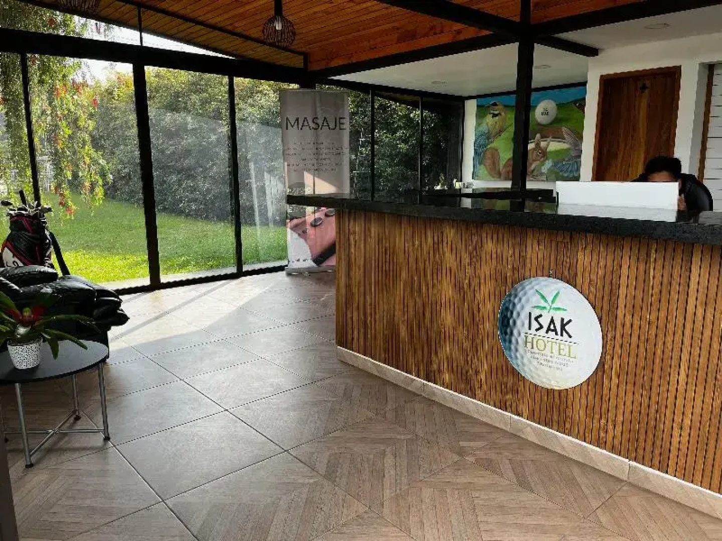Isak Hotel & Golf Aeropuerto