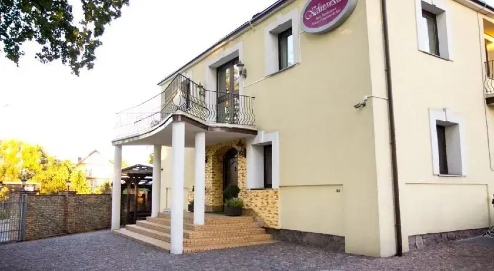 Sala Bankietowa i Pokoje Gościnne