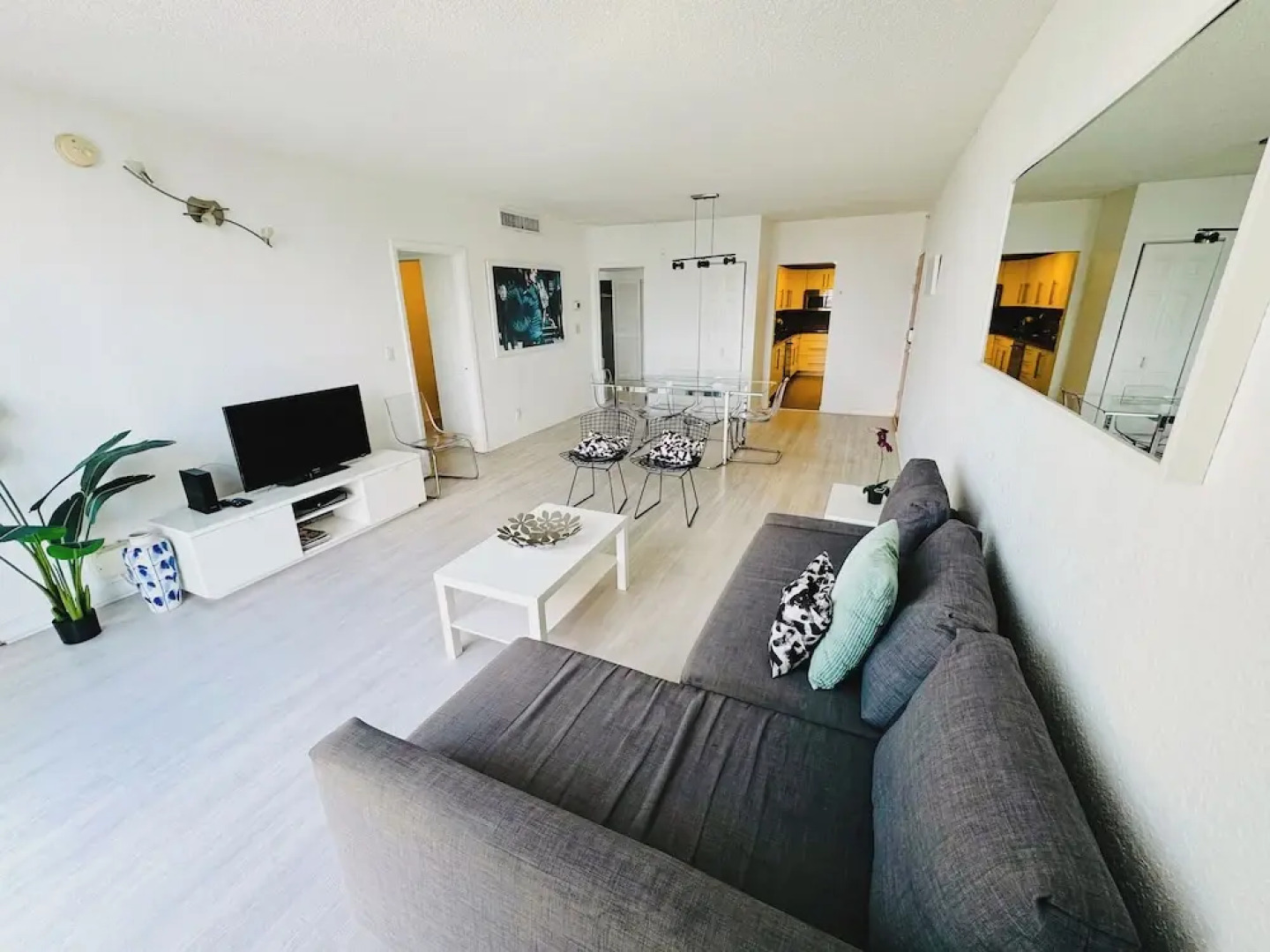 The Tides on Hollywood