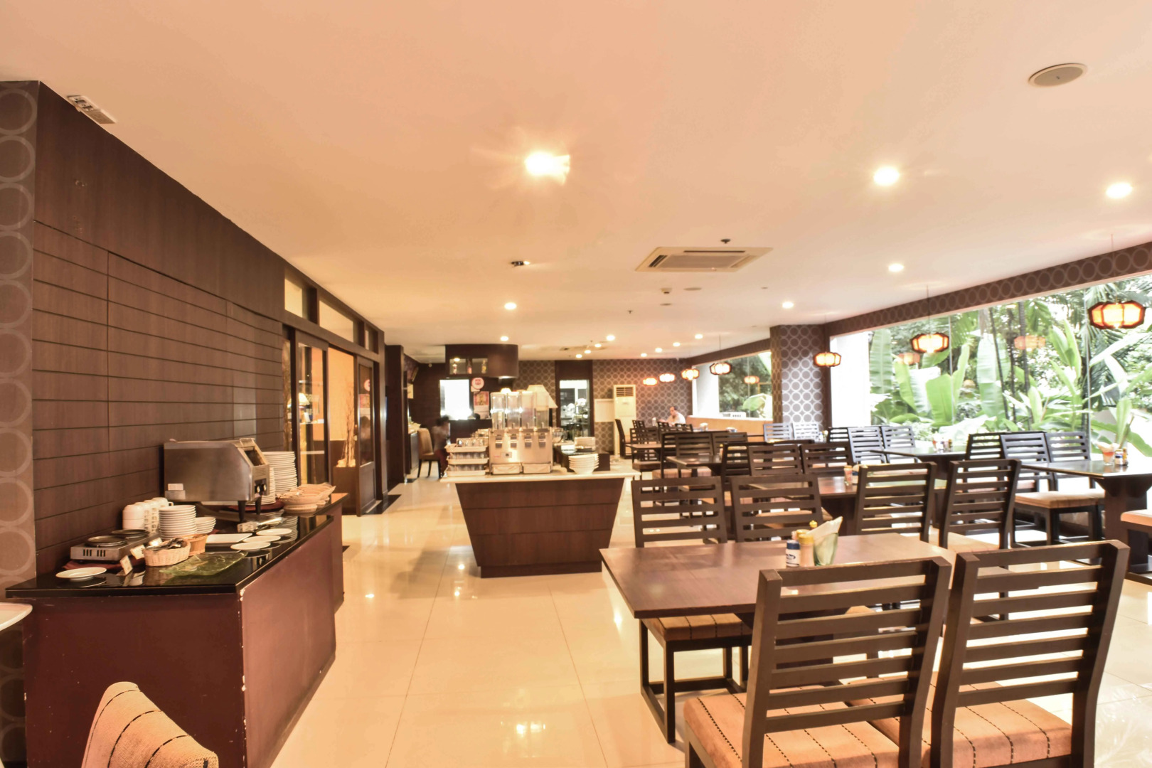 Boss Suites Nana Hotel